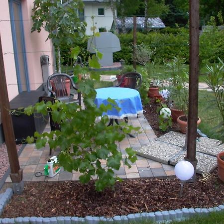 Gaestezimmer Ferienwohnung Villa Alexa, Mit Wallbox Woltersdorf  エクステリア 写真