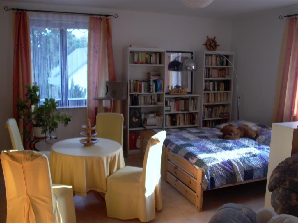 Gaestezimmer Ferienwohnung Villa Alexa, Mit Wallbox Woltersdorf  部屋 写真