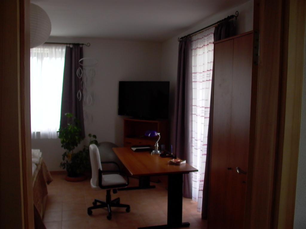 Gaestezimmer Ferienwohnung Villa Alexa, Mit Wallbox Woltersdorf  エクステリア 写真