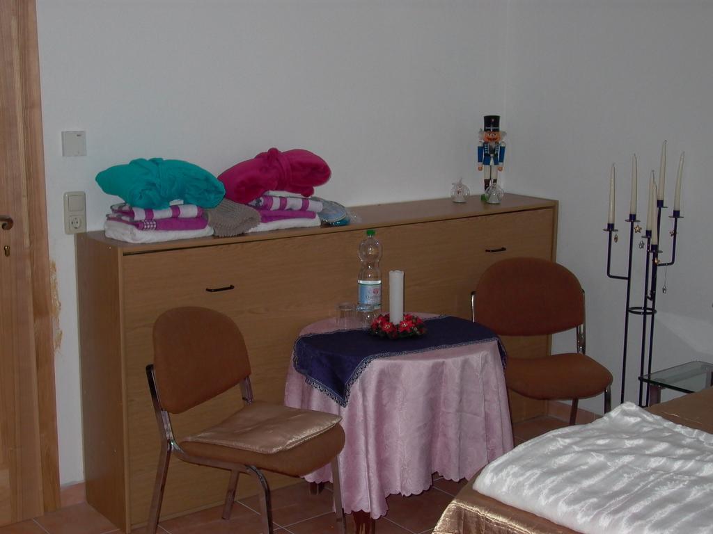 Gaestezimmer Ferienwohnung Villa Alexa, Mit Wallbox Woltersdorf  部屋 写真