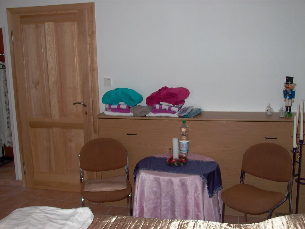Gaestezimmer Ferienwohnung Villa Alexa, Mit Wallbox Woltersdorf  エクステリア 写真
