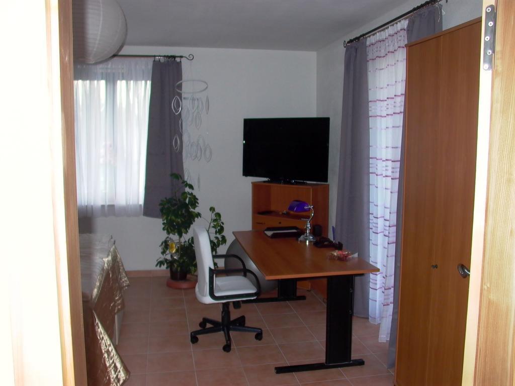 Gaestezimmer Ferienwohnung Villa Alexa, Mit Wallbox Woltersdorf  部屋 写真