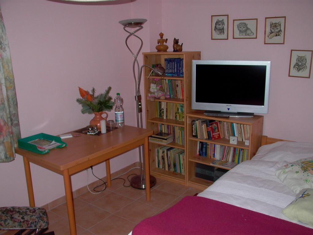 Gaestezimmer Ferienwohnung Villa Alexa, Mit Wallbox Woltersdorf  部屋 写真