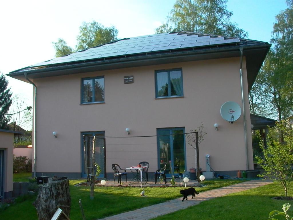Gaestezimmer Ferienwohnung Villa Alexa, Mit Wallbox Woltersdorf  エクステリア 写真