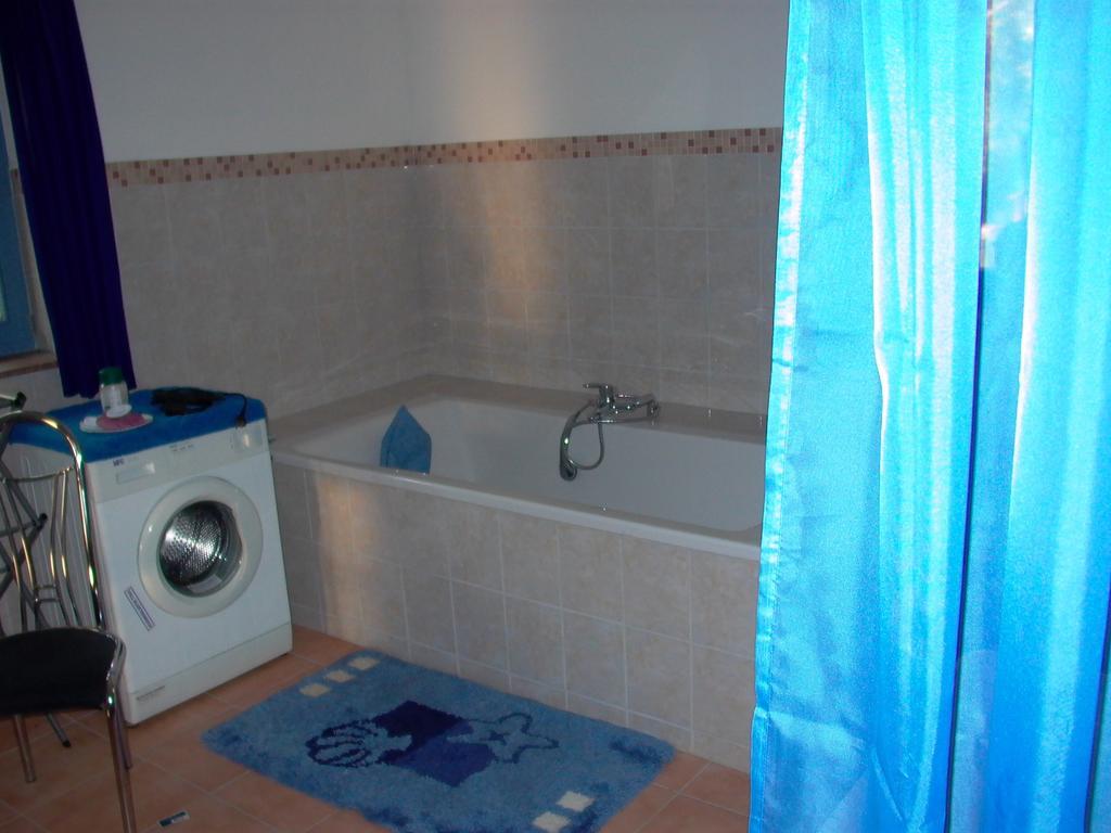 Gaestezimmer Ferienwohnung Villa Alexa, Mit Wallbox Woltersdorf  エクステリア 写真
